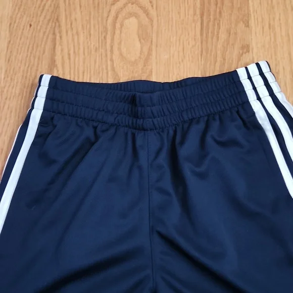 Adidas regular fit coupe standard shorts, size small (8) - Picture 2 of 16